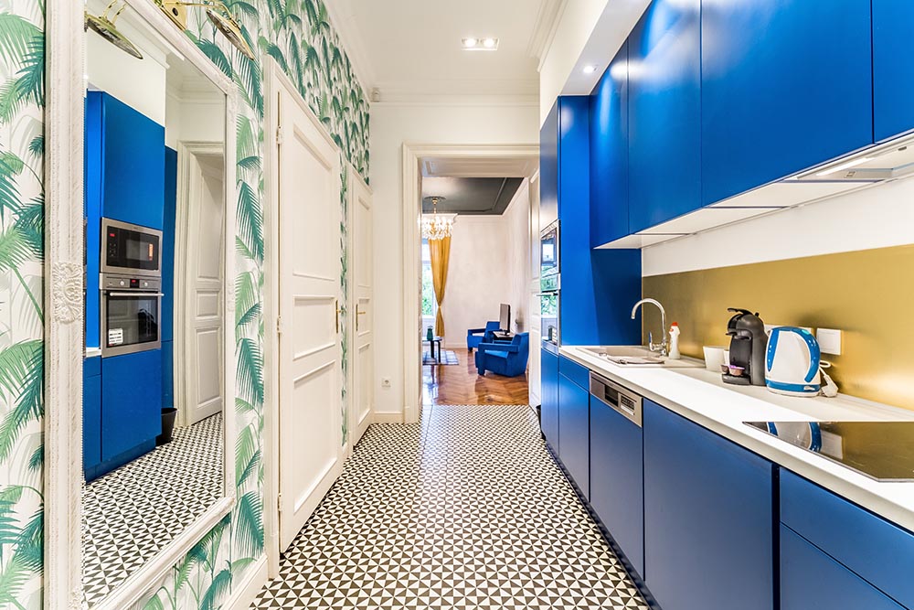 kitchen with acrylic kitchen splashback