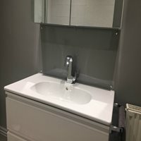 Clear acrylic sink splashback